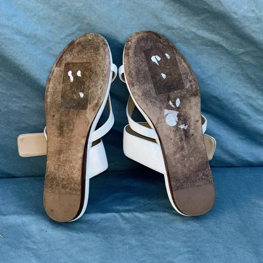 GUC- Veronica Beard Salva White Leather Buckle Flat Sandal Size 5 *defect* women
